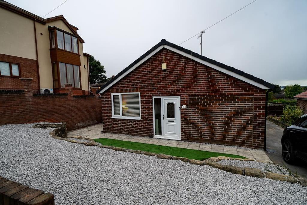 Entire Bungalow In Rawmarsh Exterior photo